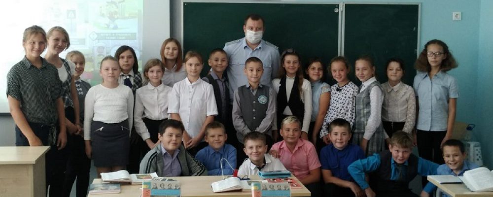 Сотрудники калачеевского ОГИБДД проводят профилактическую работу со школьниками
