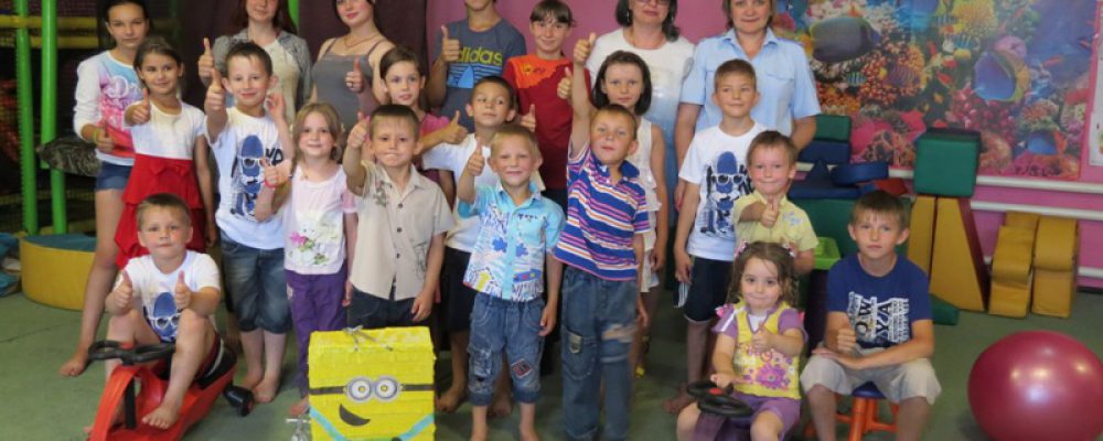 Калачеевские полицейские в рамках акции «Каникулы с Общественным советом» устроили праздник для детей