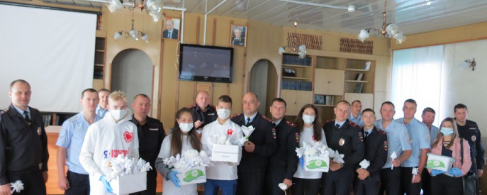 Калачеевские полицейские приняли участие в благотворительной акции «Белый цветок»
