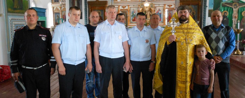 Калачеевские полицейские приняли участие в молебне в память погибших в ДТП