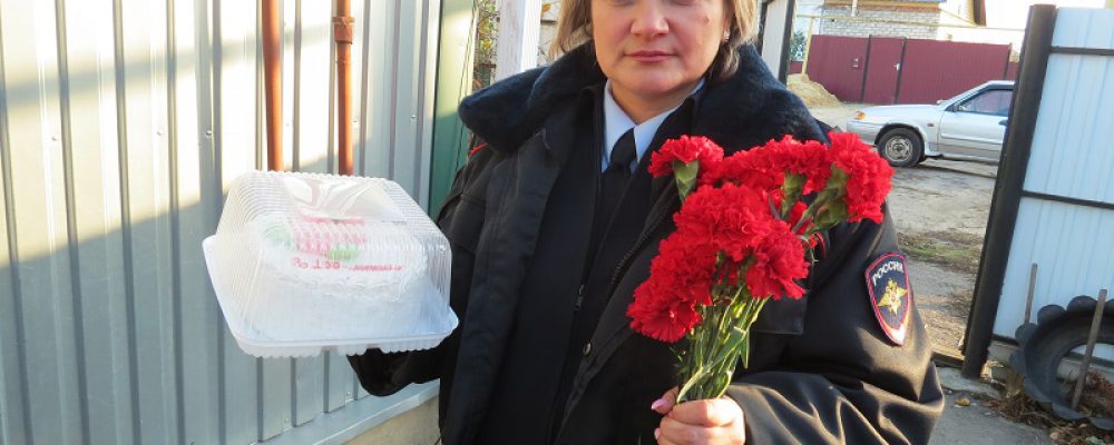 Калачеевские полицейские поздравили ветеранов МВД с праздником