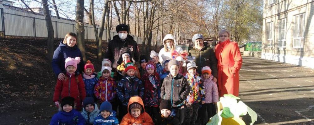 Инспектор ОГИБДД ОМВД России по Калачеевскому району принял участие в профилактическом мероприятии для детей