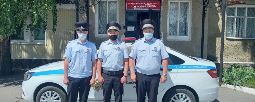 Калачеевские полицейские оказали первую помощь пожилой женщине