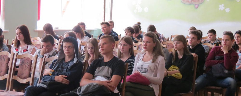 Калачеевские гимназисты встретились с полицейскими на антинаркотическом мероприятии