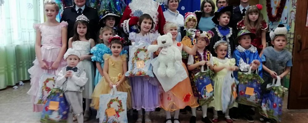 Полицейский Дед Мороз посетил Калачеевский социально-реабилитационный центр для несовершеннолетних